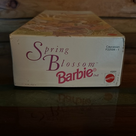Avon Exclusive NWT/NIB Spring Blossom Barbie 11.5 Inch 1995 - Picture 8 of 10